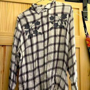 Charlotte Russe white with gray striped Flannel top, size 1X